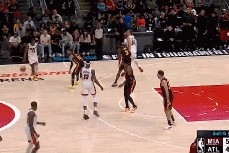 攻防一体！阿德巴约篮下起飞空接打中 随后防守端送出遮天大帽