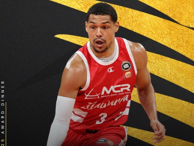 老十一要到位了?山西男篮绯闻外援特雷-凯尔助队夺得NBL总冠军