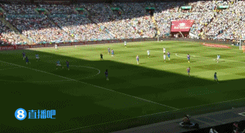 争议！迪恩-亨德森禁区外手球破坏哈兰德单刀机会，裁判未判罚